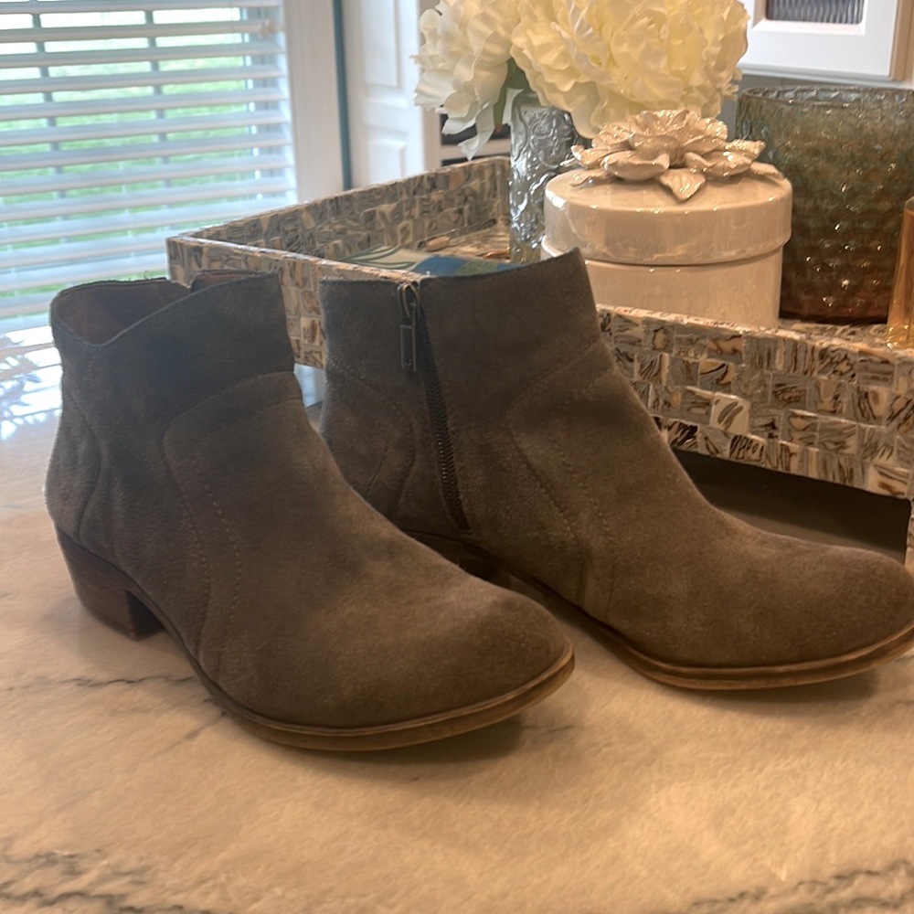Lucky Brand Brown Suede booties size 7.5